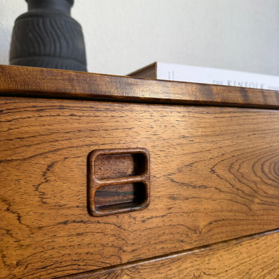 
                  
                    Vintage ladekast 4* palissander vierkant handvat
                  
                