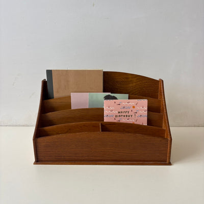 
                  
                    Vintage houten brievenstandaard
                  
                