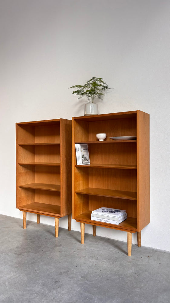 
                  
                    Vintage Hundevad boekenkast smal
                  
                