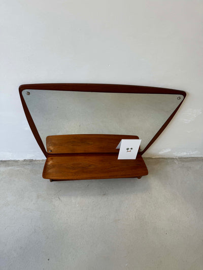 
                  
                    Spiegel met wandkastje en 2 laadjes
                  
                