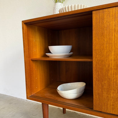
                  
                    Vintage teak Kai Kristiansen sideboard schuifdeurtjes
                  
                