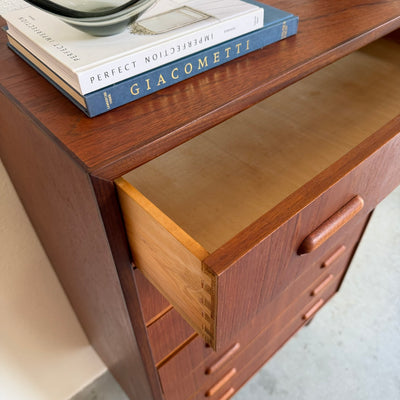 
                  
                    Vintage ladekast 7* teak met lichtere lijn
                  
                