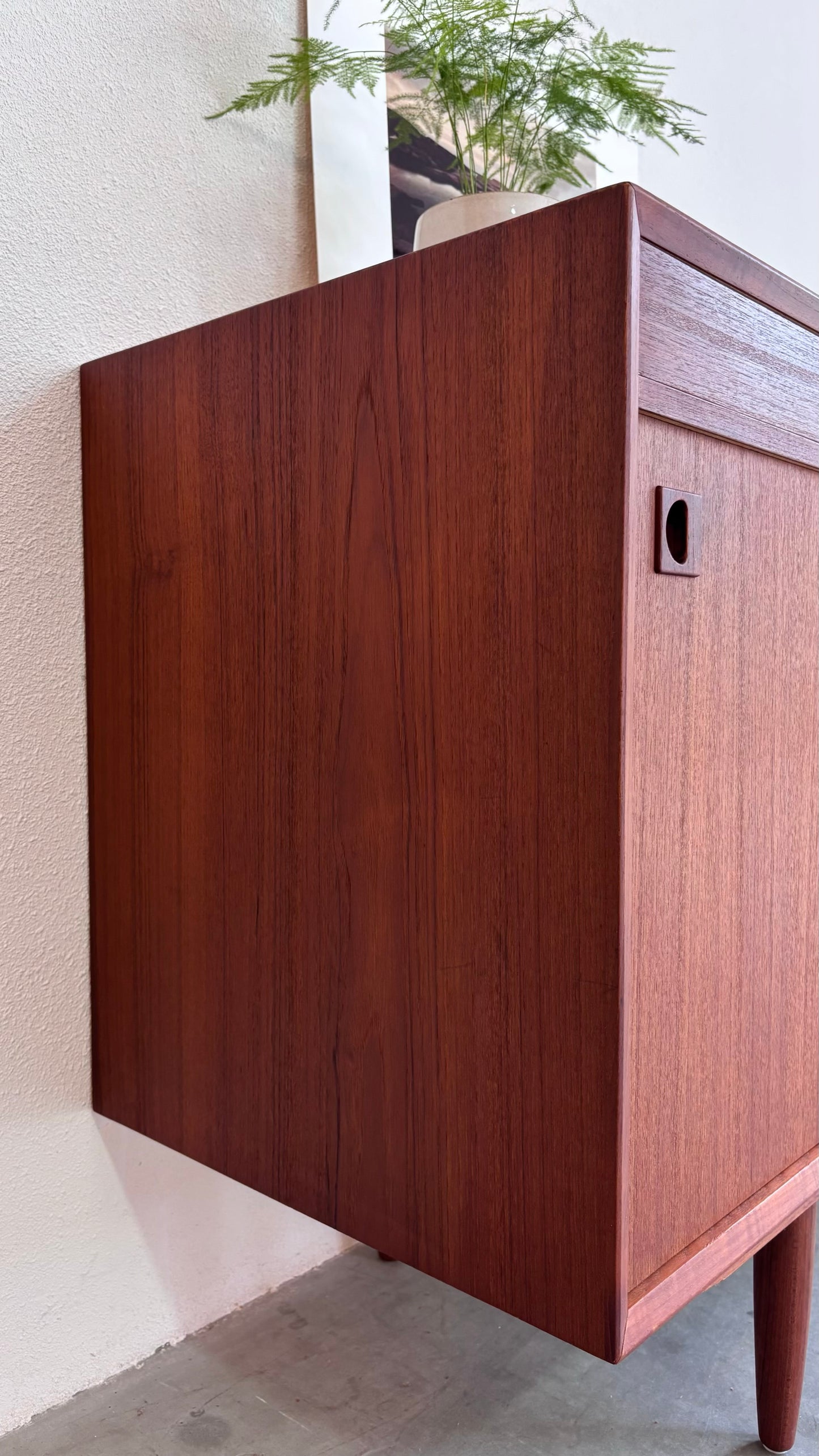 
                  
                    Vintage lowboard teak 3 lades+deuren
                  
                