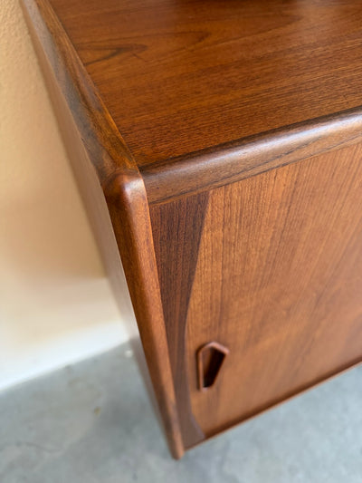 
                  
                    Vintage Deens teak highboard met bar gedeelte
                  
                