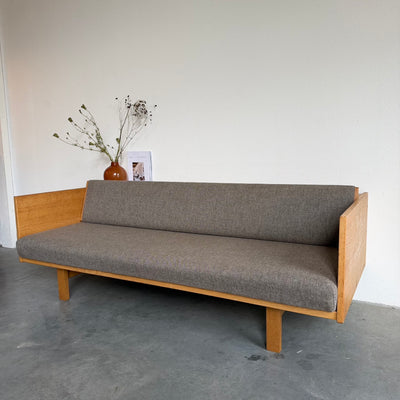 
                  
                    Vintage daybed Hans Wegner GE-258 in eiken
                  
                