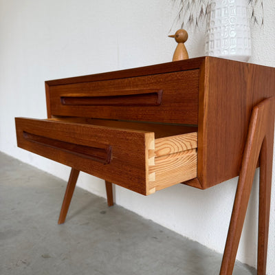 
                  
                    Vintage ladekastje V-frame teak 2*
                  
                