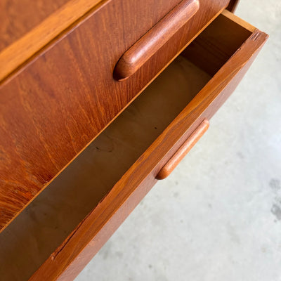 
                  
                    Vintage ladekast 7* teak met lichtere lijn
                  
                