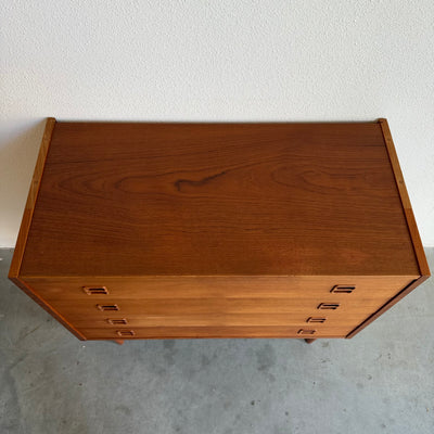 
                  
                    Vintage ladekast 4* teak vierkant knopje
                  
                