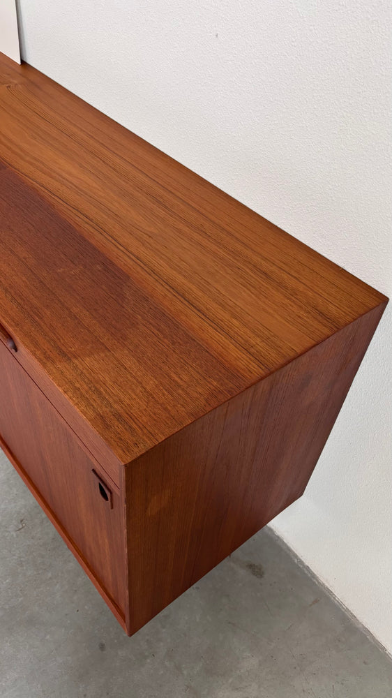 
                  
                    Vintage lowboard teak 3 lades+deuren
                  
                