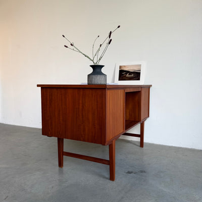 
                  
                    Vintage bureau teak 7 lades
                  
                