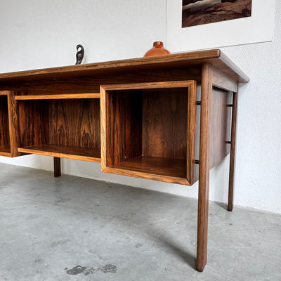 
                  
                    Vintage vrijstaand bureau XL in palissander
                  
                
