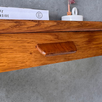 
                  
                    Vintage wandkastje met lade eiken
                  
                
