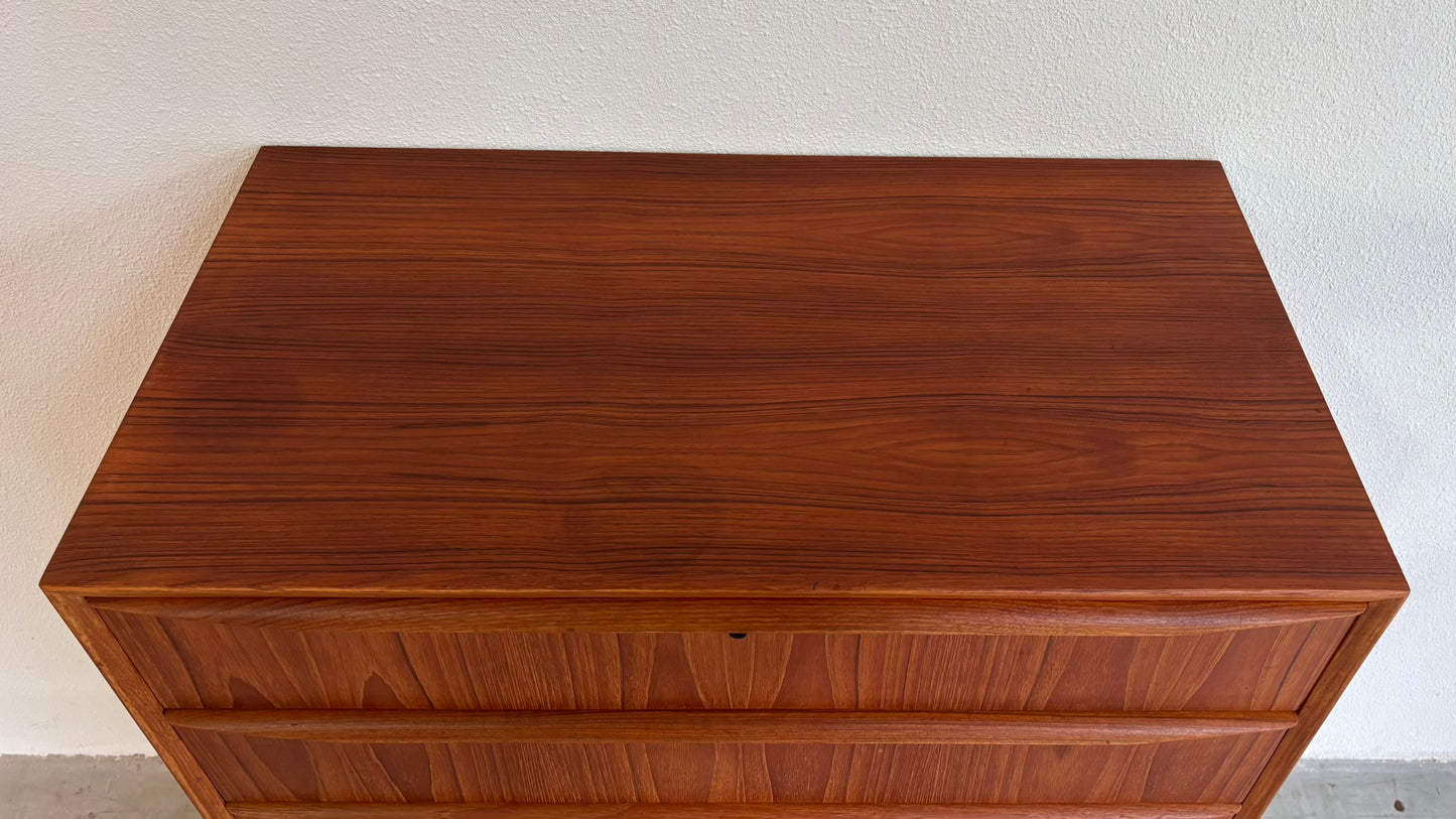 
                  
                    Vintage ladekast teak 6*
                  
                