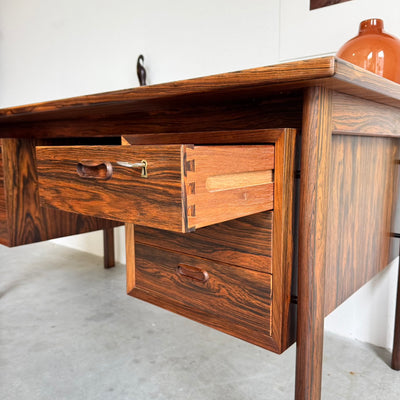 
                  
                    Vintage vrijstaand bureau XL in palissander
                  
                