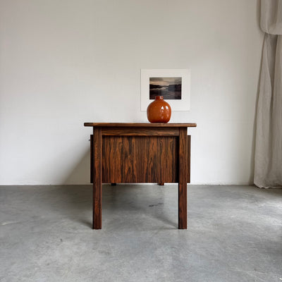 
                  
                    Vintage vrijstaand bureau XL in palissander
                  
                