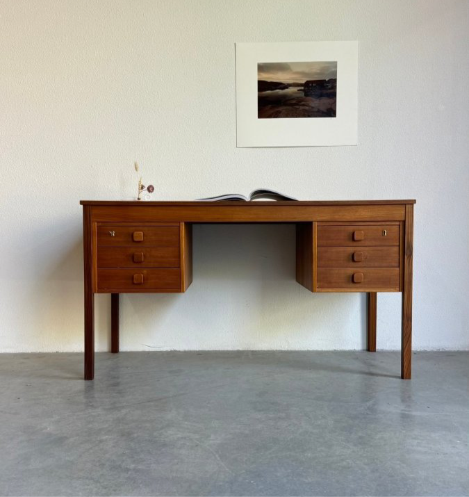 
                  
                    Vintage bureau Domino teak
                  
                