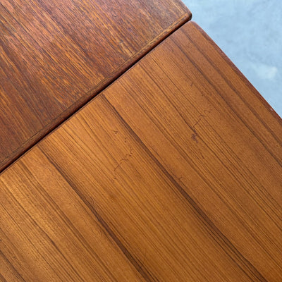 
                  
                    Vintage vierkante tafel teak
                  
                