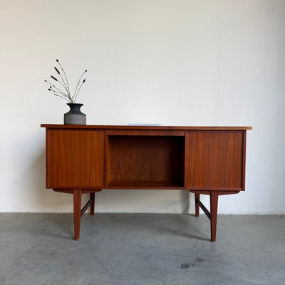 
                  
                    Vintage bureau teak 7 lades
                  
                