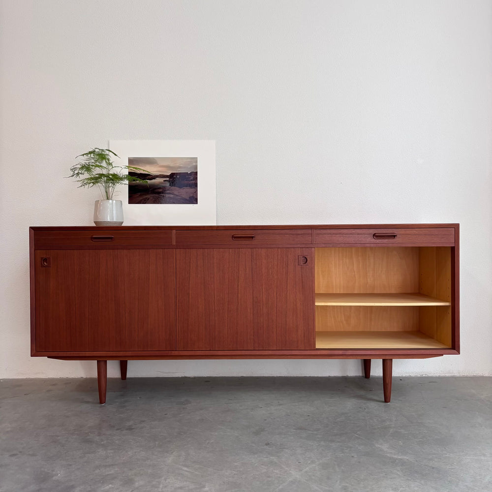 
                  
                    Vintage lowboard teak 3 lades+deuren
                  
                