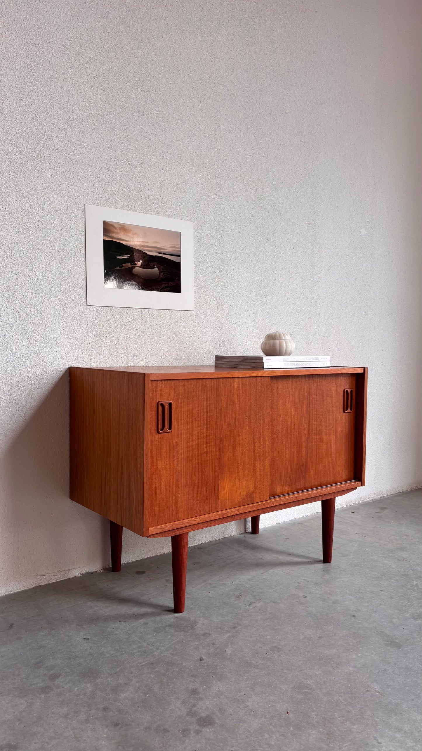 
                  
                    Vintage sideboard teak klein
                  
                