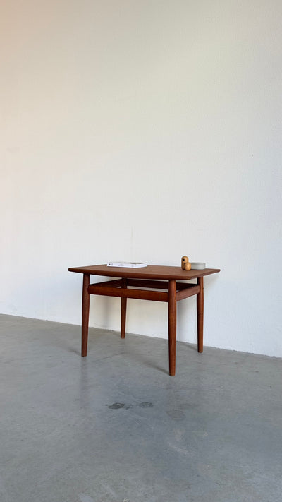
                  
                    Vintage salontafeltje Grete Jalk teak
                  
                