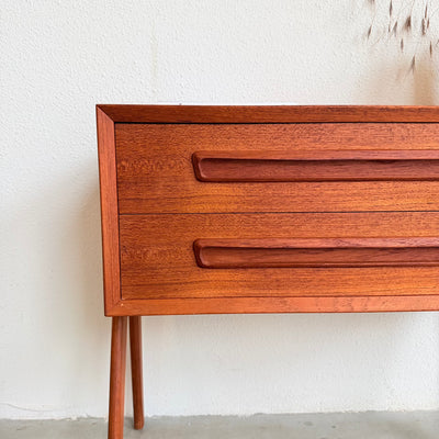 
                  
                    Vintage ladekastje V-frame teak 2*
                  
                