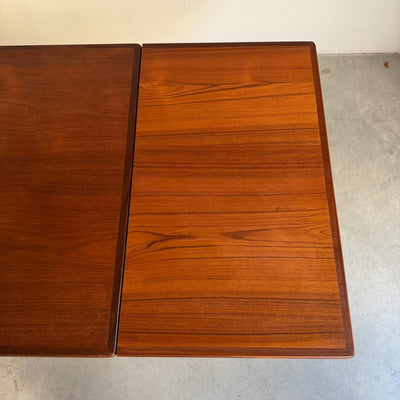 
                  
                    Vintage uitschuifbare eettafel teak-donker (125-225cm)
                  
                