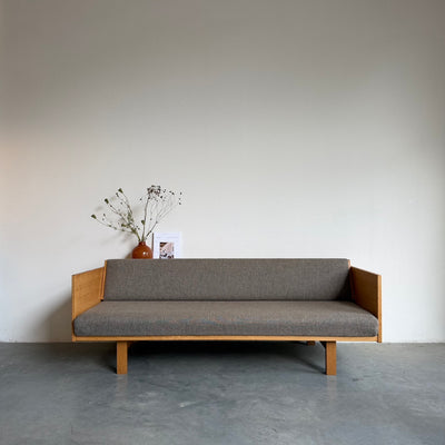 
                  
                    Vintage daybed Hans Wegner GE-258 in eiken
                  
                