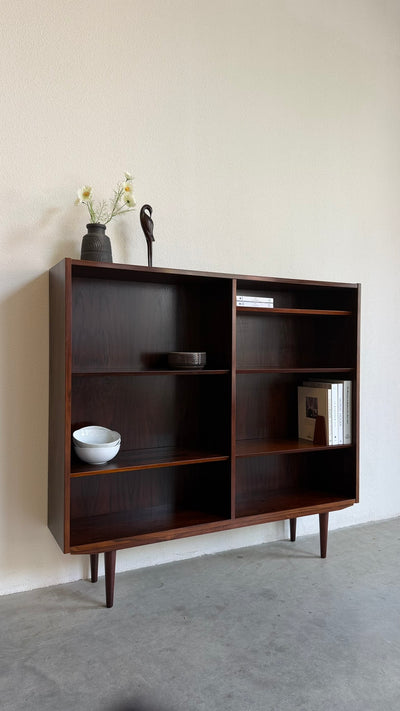 
                  
                    Vintage Hundevad boekenkast in palissander
                  
                
