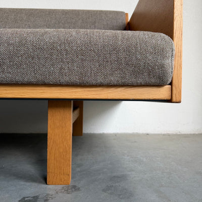 
                  
                    Vintage daybed Hans Wegner GE-258 in eiken
                  
                