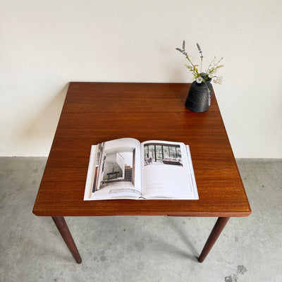 
                  
                    Vintage vierkante tafel teak
                  
                