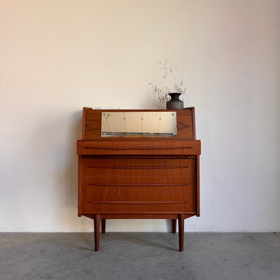 
                  
                    Vintage secretaire met spiegel teak
                  
                