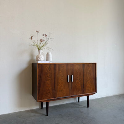 
                  
                    Vintage sideboard palissander met metalen greepjes
                  
                