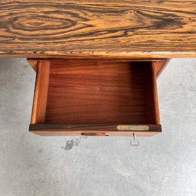 
                  
                    Vintage vrijstaand bureau XL in palissander
                  
                