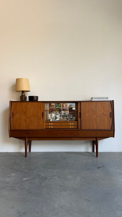 
                  
                    Vintage Deens teak highboard met bar gedeelte
                  
                