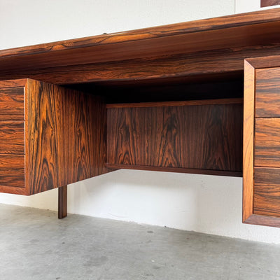 
                  
                    Vintage vrijstaand bureau XL in palissander
                  
                