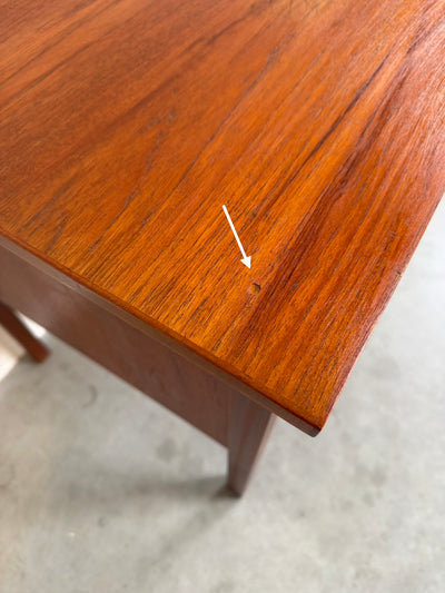 
                  
                    Vintage klein bureautje teak
                  
                