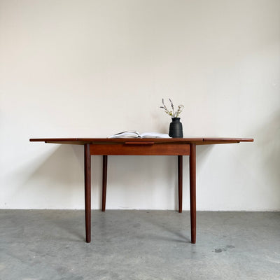 
                  
                    Vintage vierkante tafel teak
                  
                