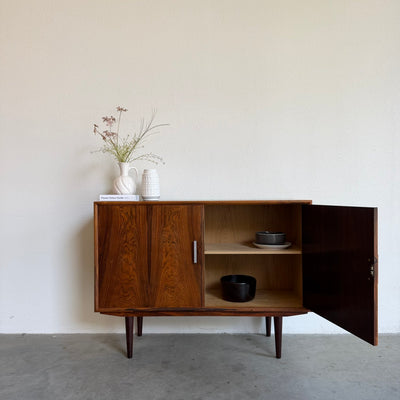 
                  
                    Vintage sideboard palissander met metalen greepjes
                  
                