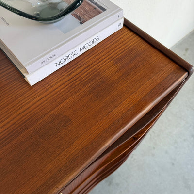 
                  
                    Vintage teak ladekast golvend handvat
                  
                