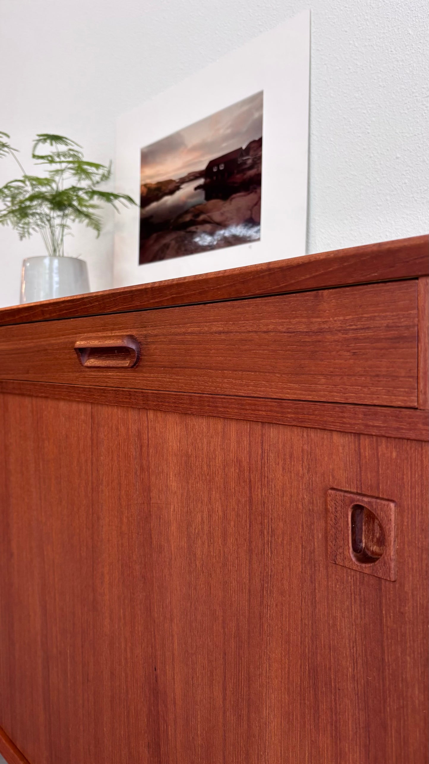 
                  
                    Vintage lowboard teak 3 lades+deuren
                  
                