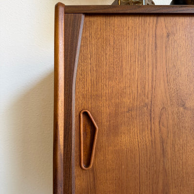 
                  
                    Vintage Deens teak highboard met bar gedeelte
                  
                