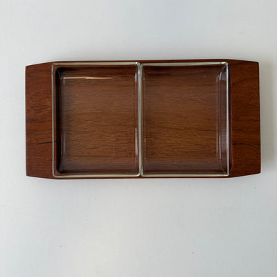
                  
                    Vintage serveer schaaltje teak met 2 glazen bakjes
                  
                