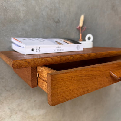 
                  
                    Vintage wandkastje met lade eiken
                  
                
