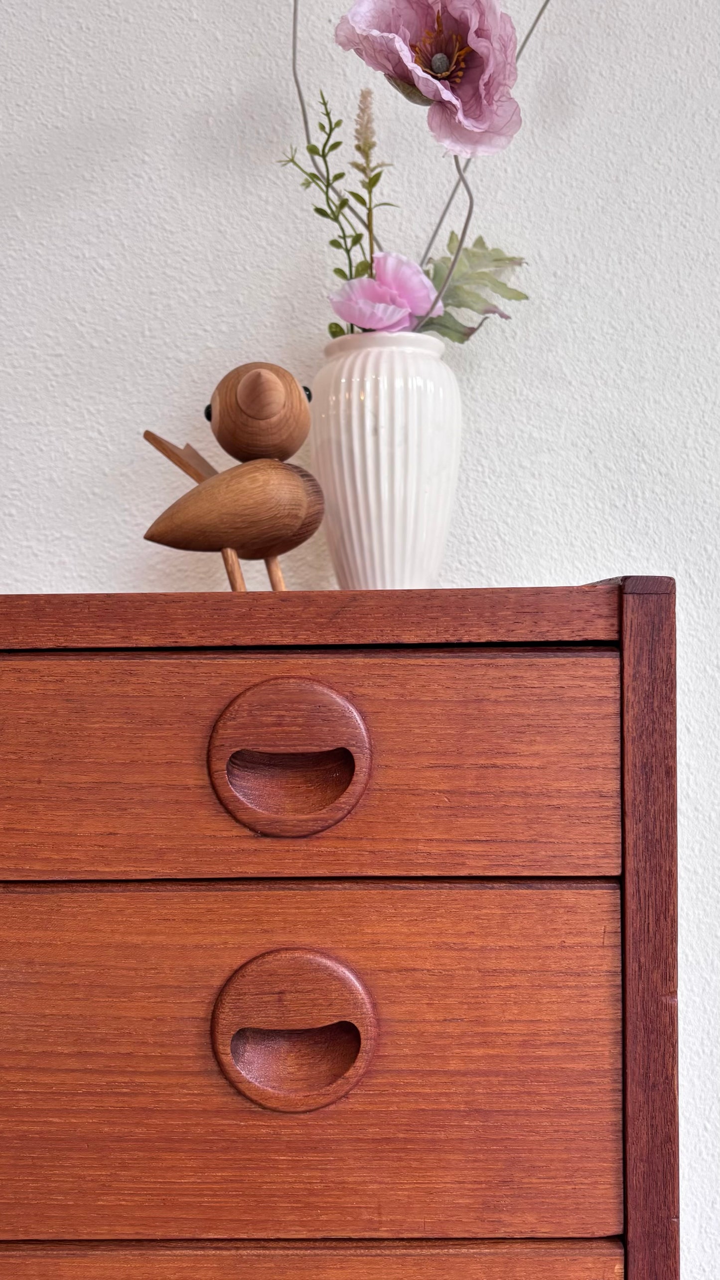 
                  
                    Vintage ladekast teak ronde greep
                  
                