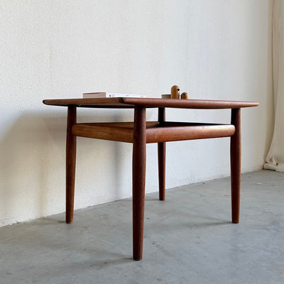 
                  
                    Vintage salontafeltje Grete Jalk teak
                  
                