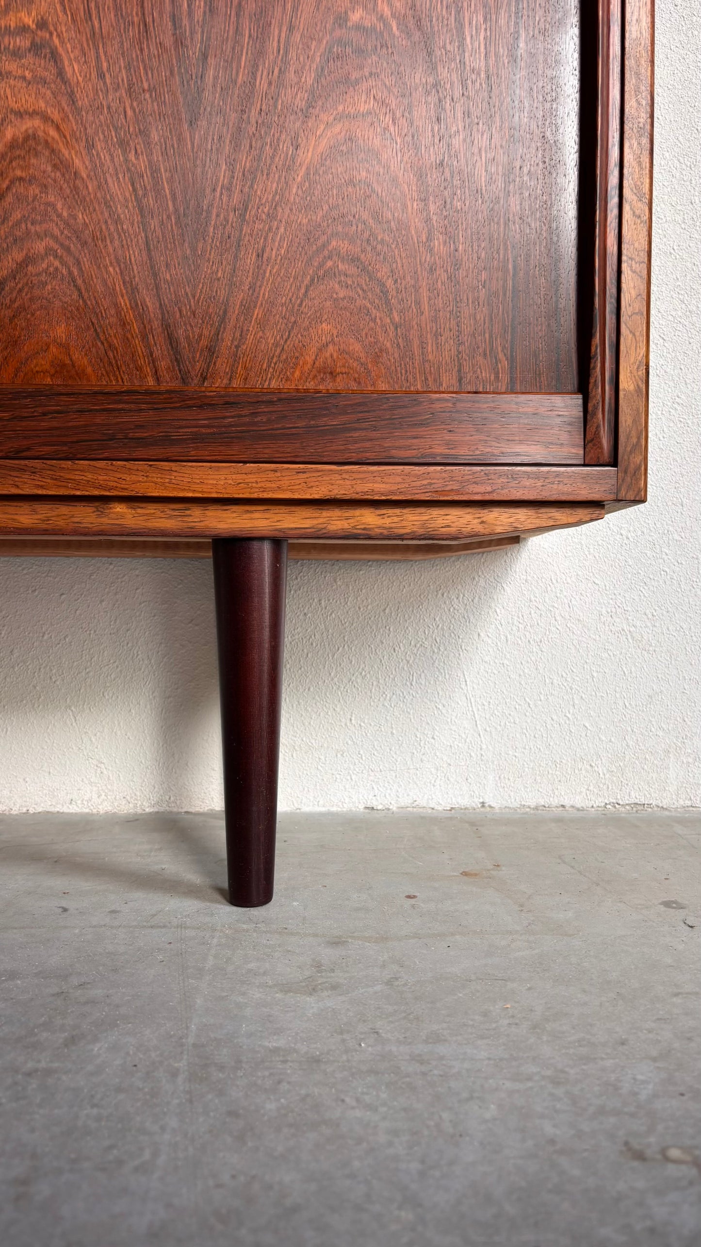 
                  
                    Vintage boekenkast met schuifdeuren palissander
                  
                
