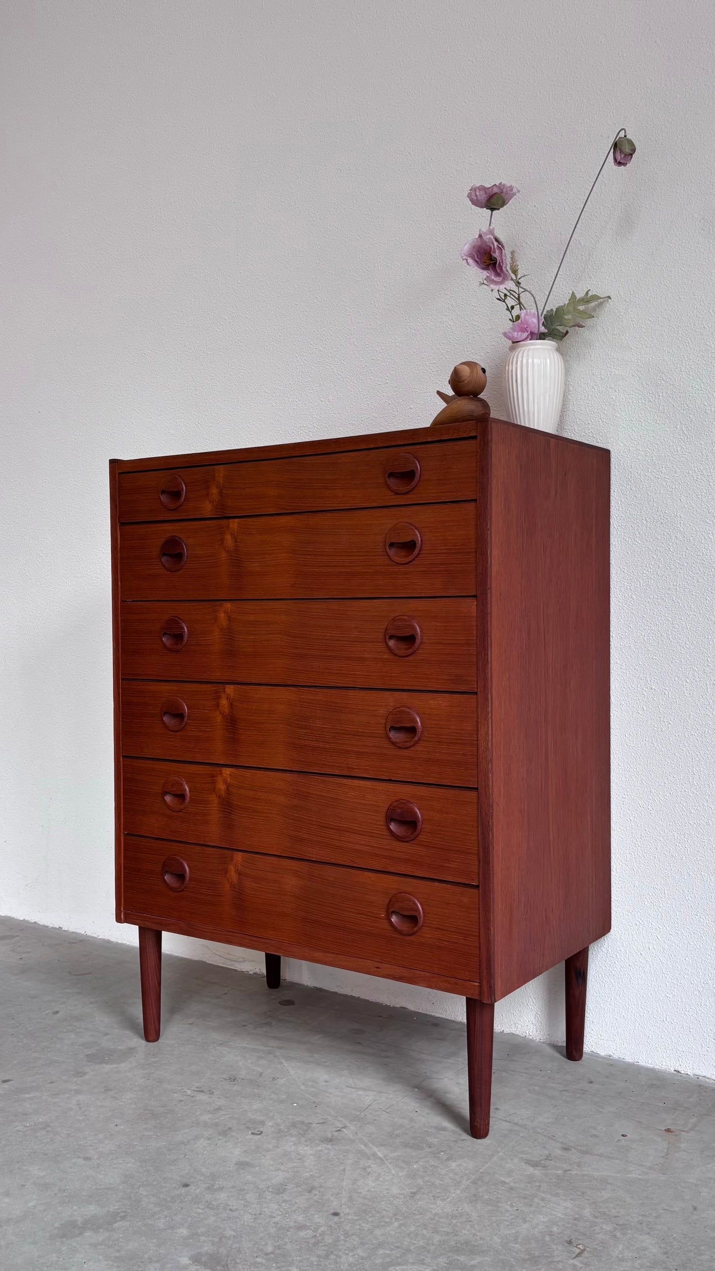 
                  
                    Vintage ladekast teak ronde greep
                  
                