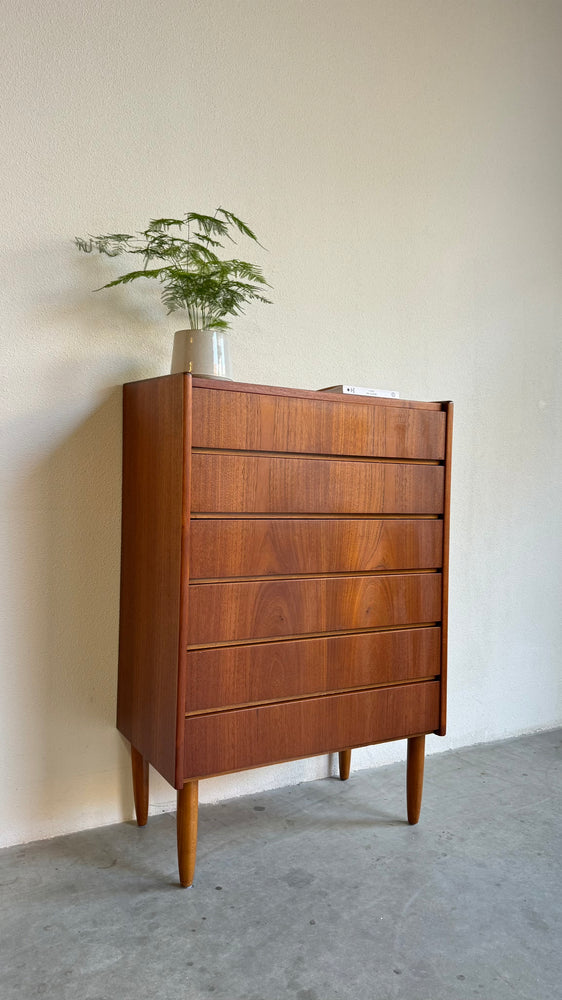 
                  
                    Vintage ladekast teak 6*greeploos
                  
                
