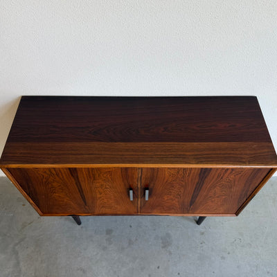 
                  
                    Vintage sideboard palissander met metalen greepjes
                  
                